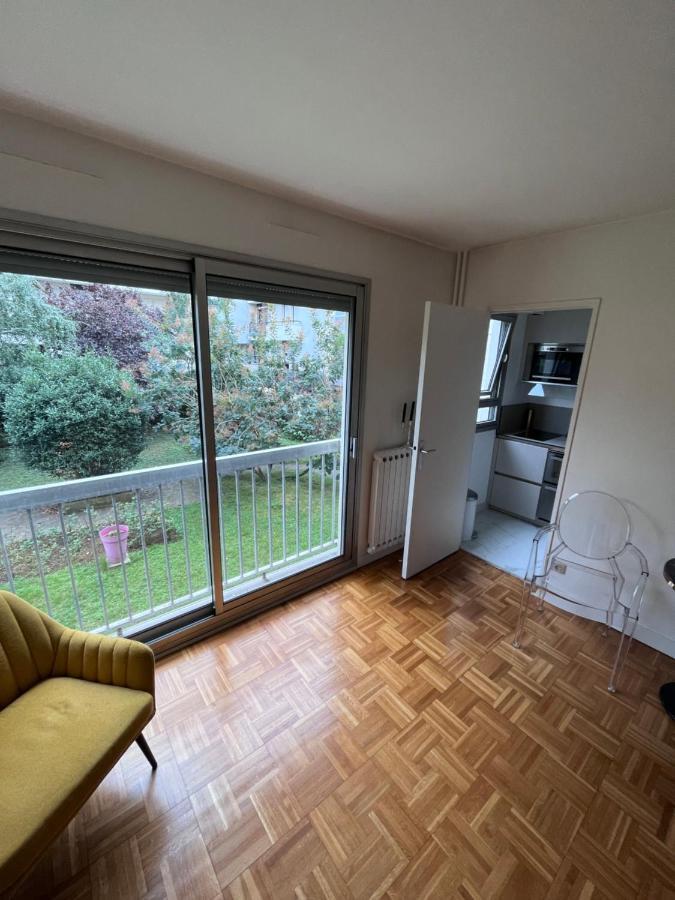 2 Pieces Sur Jardin Appartamento Parigi